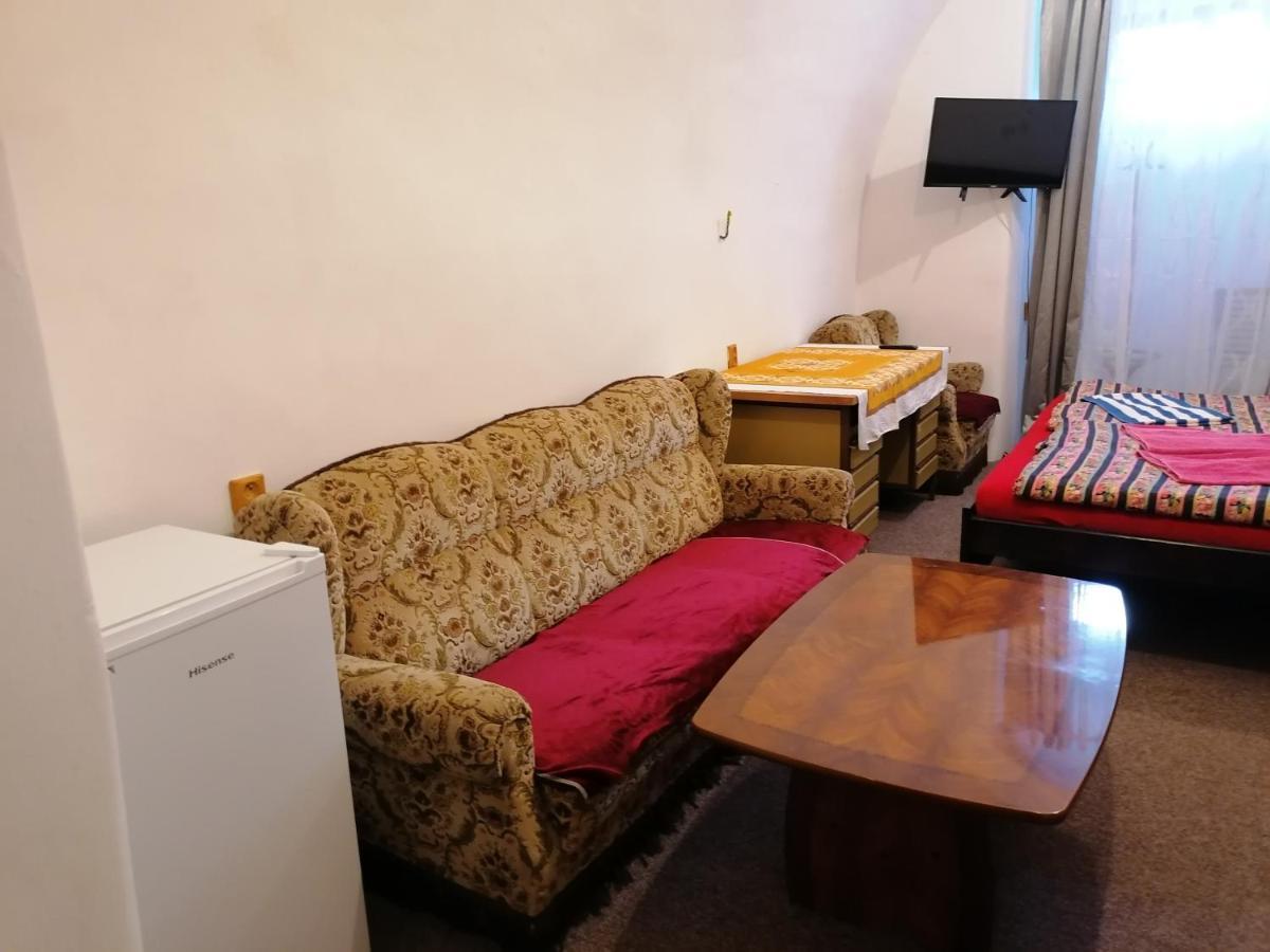Hotel Fara Choustnikovo Hradiste Zewnętrze zdjęcie