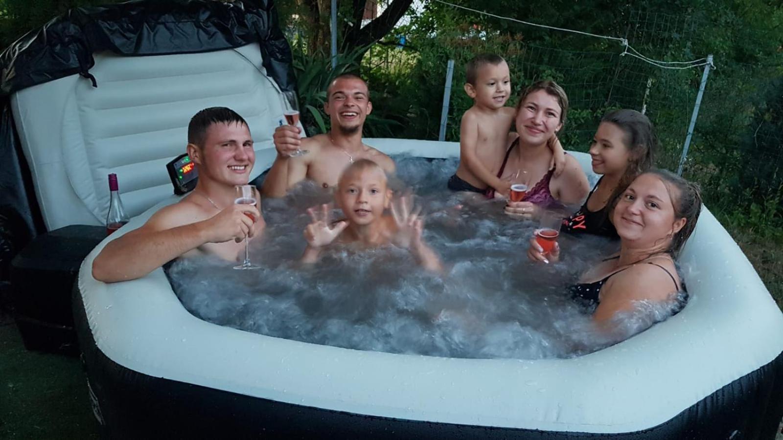 Hotel Fara Choustnikovo Hradiste Zewnętrze zdjęcie