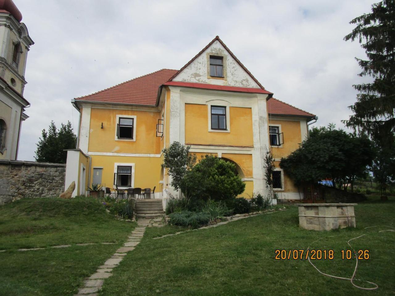 Hotel Fara Choustnikovo Hradiste Zewnętrze zdjęcie