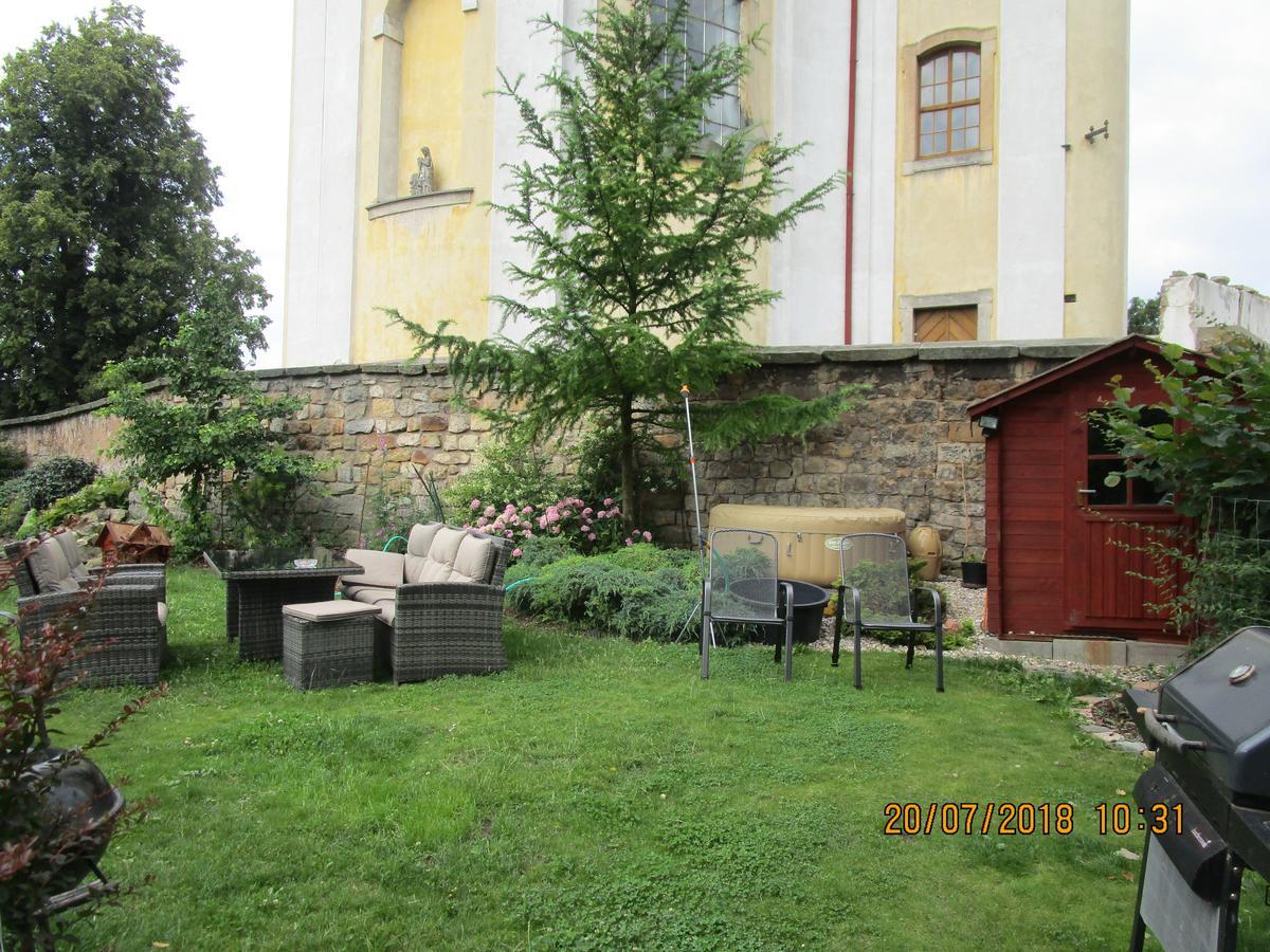 Hotel Fara Choustnikovo Hradiste Zewnętrze zdjęcie