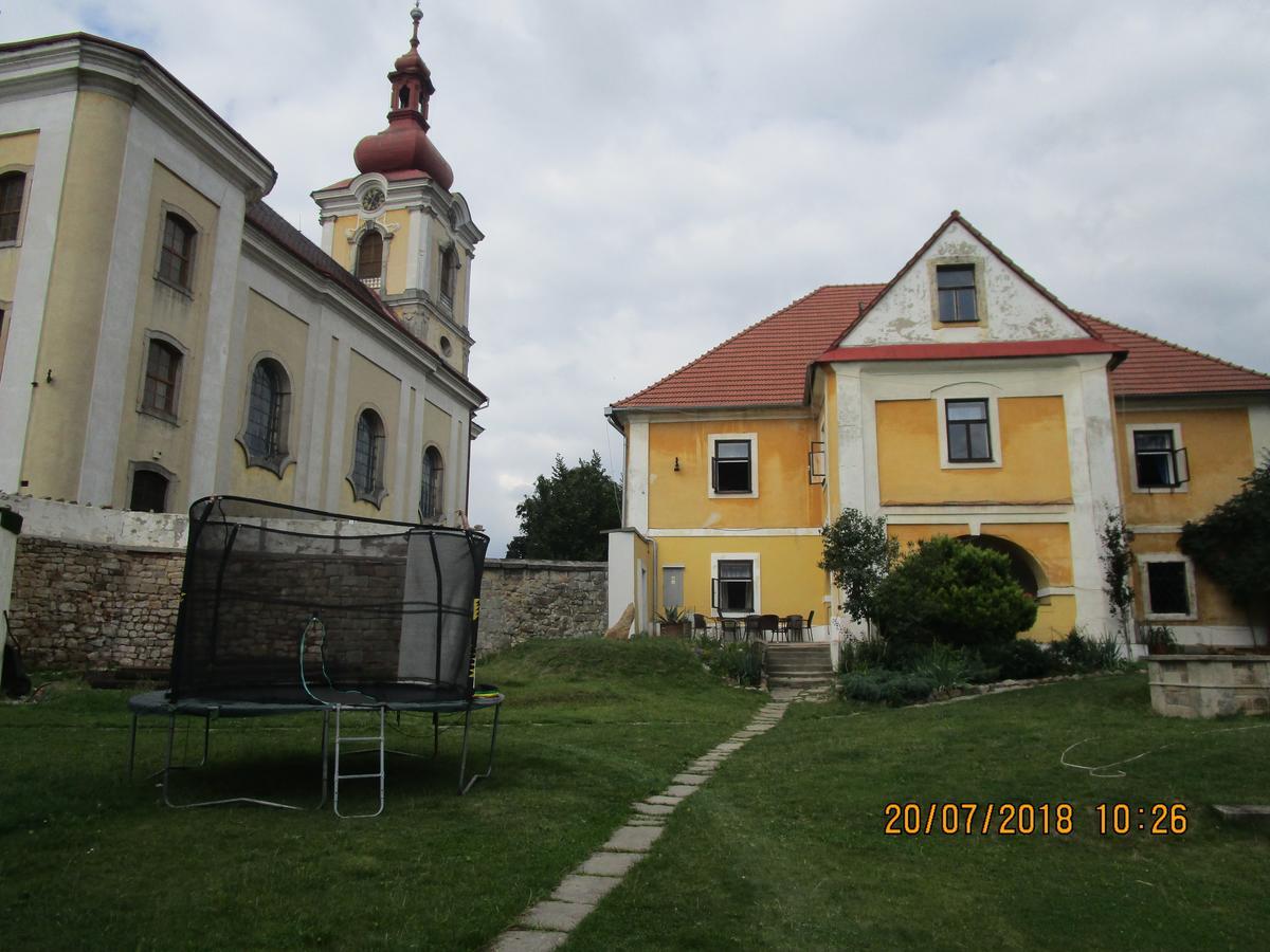 Hotel Fara Choustnikovo Hradiste Zewnętrze zdjęcie